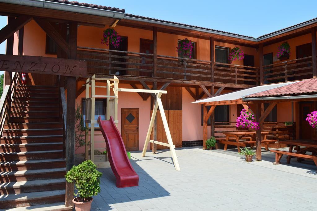 Penzion Adriana Hotel Roznava Exterior photo